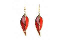 Boucles d'oreilles longues fait main en nacre rouge