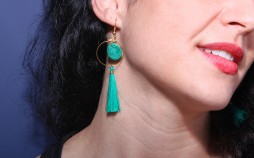 Boucles d'oreilles naturelles vert avec pompon Ithemba