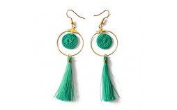 Boucles d'oreilles pompon vert en sisal et laiton