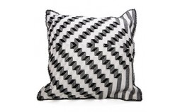 Coussin en sac de riz upcyclé noir et blanc